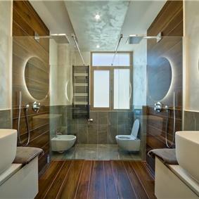 6 bedroom villa with pool and roof terrace, Sveti Stefan, sleeps 12